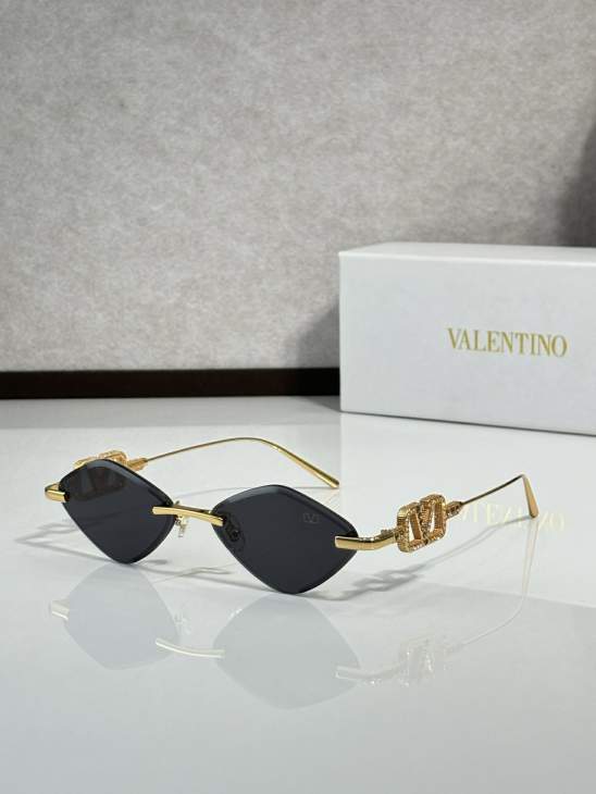 Picture of Valentino Sunglasses _SKUfw75841073fw